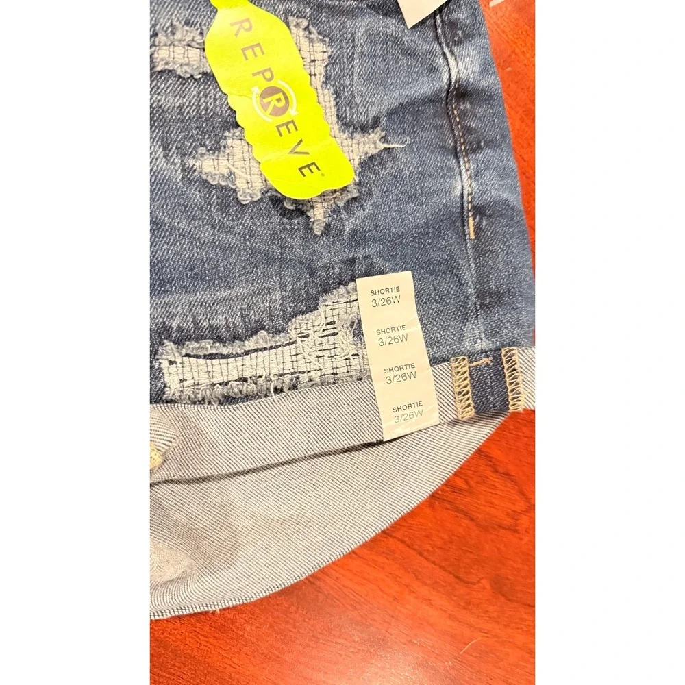 SO‎ Shortie High Rise Distressed Denim Shorts 3 26W Repreve Sustainable NWT